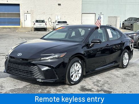 Used 2025 Toyota Camry LE image 5