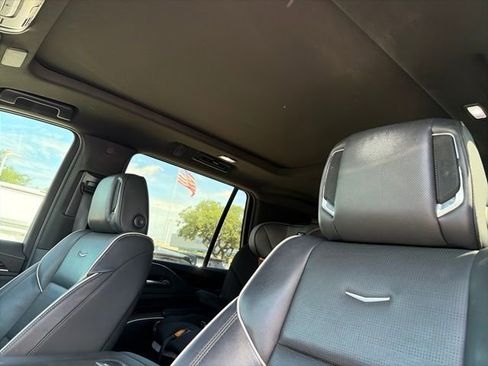 Used 2022 Cadillac Escalade Premium Luxury RWD image 11