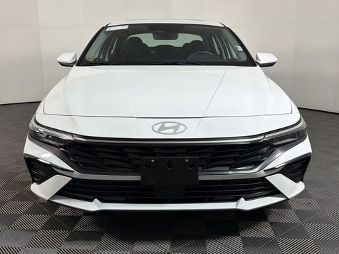 Used 2025 Hyundai Elantra SEL FWD image 5