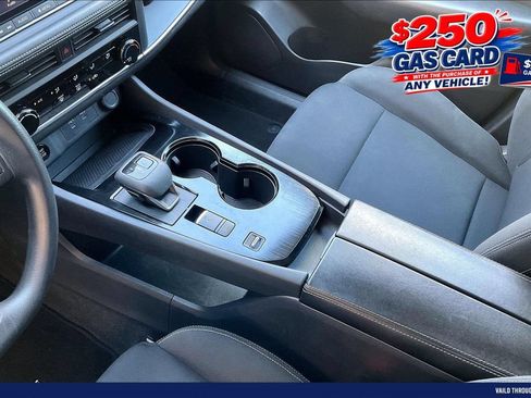Used 2024 Nissan Rogue S FWD image 16