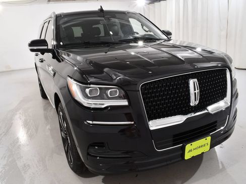 Used 2024 Lincoln Navigator L Reserve AWD/4WD image 4