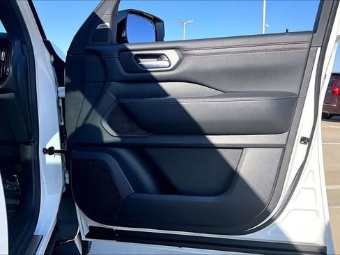 Used 2025 Nissan Armada PRO-4X w/ Pro-4X Premium Package image 24