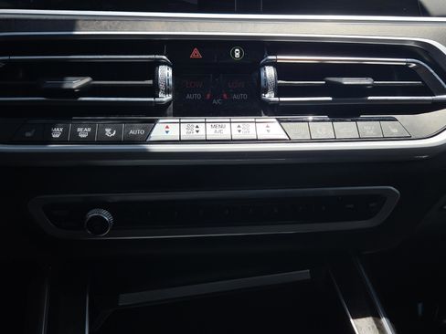 Used 2022 BMW X7 xDrive40i w/ Premium Package AWD/4WD image 29