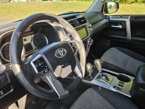 Used 2016 Toyota 4Runner SR5 AWD/4WD image 11