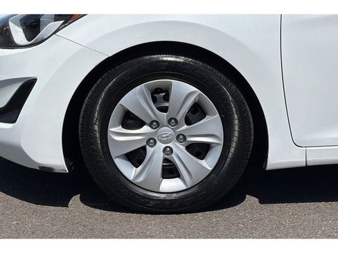 Used 2016 Hyundai Elantra SE FWD image 25