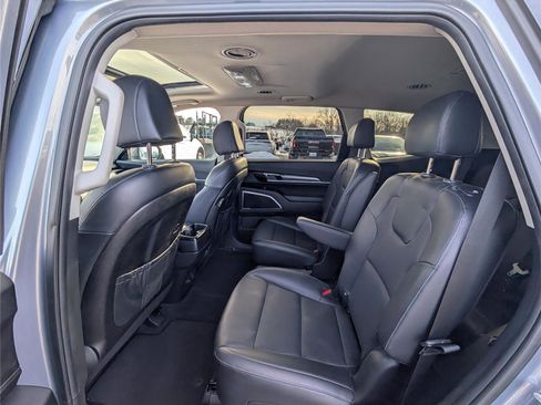 Used 2022 Kia Telluride S image 14