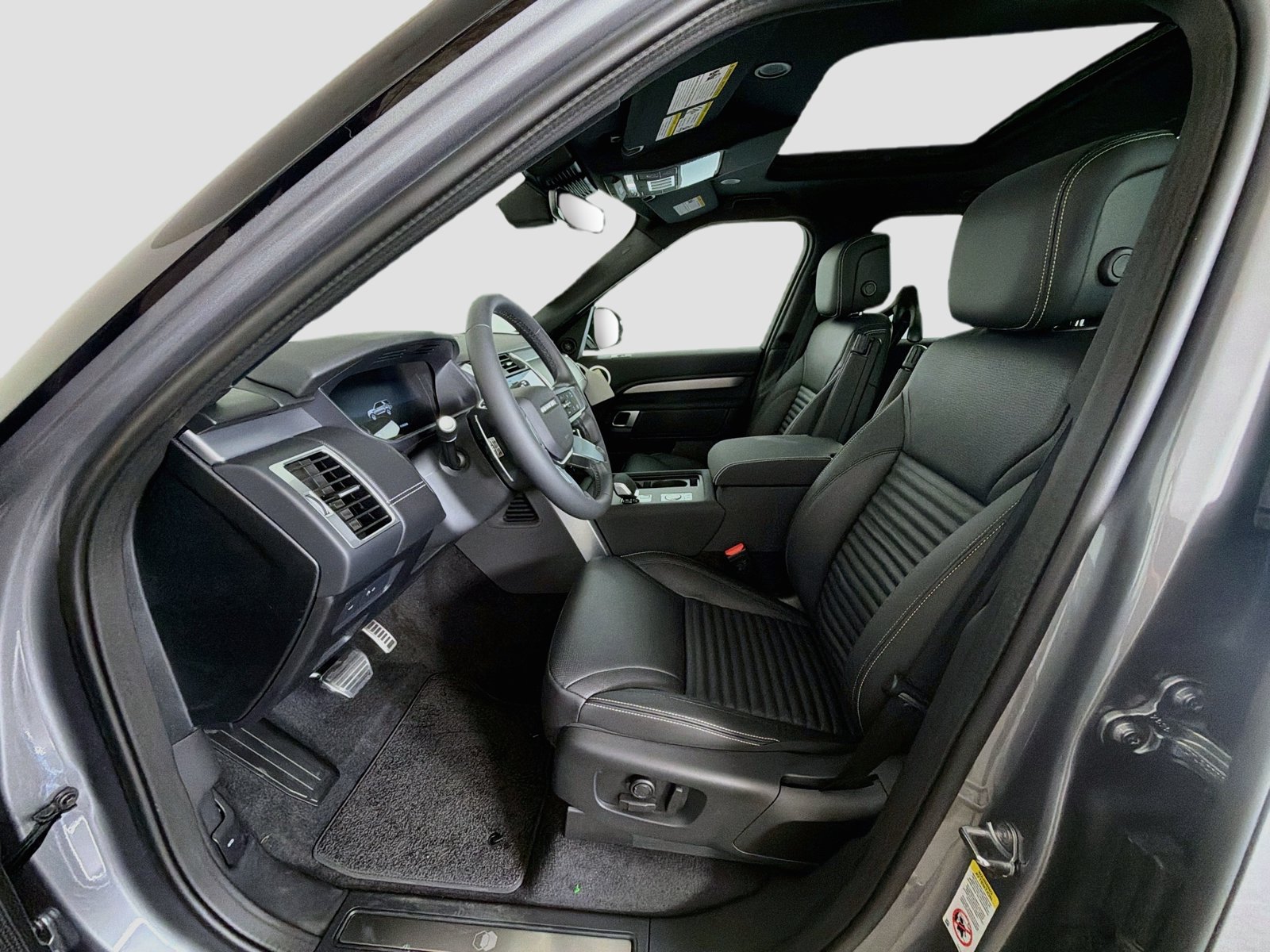 New 2026 Land Rover Discovery Limited Edition AWD/4WD image 22