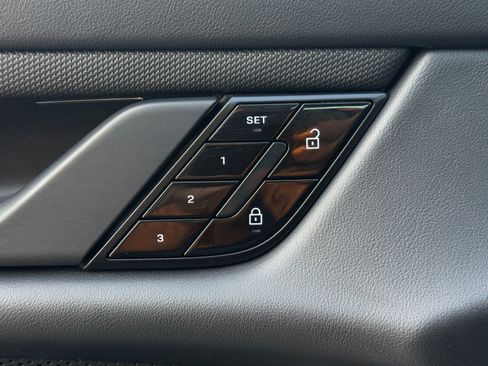 Used 2020 Porsche Taycan 4S w/ Premium Package image 18