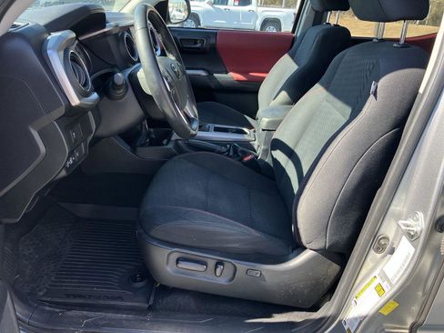 Certified 2022 Toyota Tacoma SR5 image 13