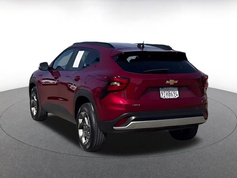 Used 2025 Chevrolet Trax LT image 11