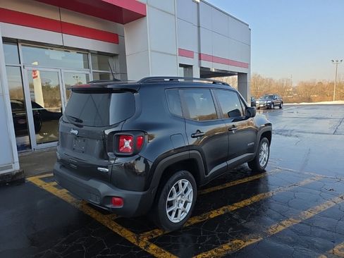 Used 2022 Jeep Renegade Latitude image 3