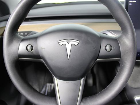 Used 2022 Tesla Model Y Long Range AWD/4WD image 14