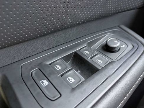 Certified 2025 Volkswagen Atlas SE FWD image 26