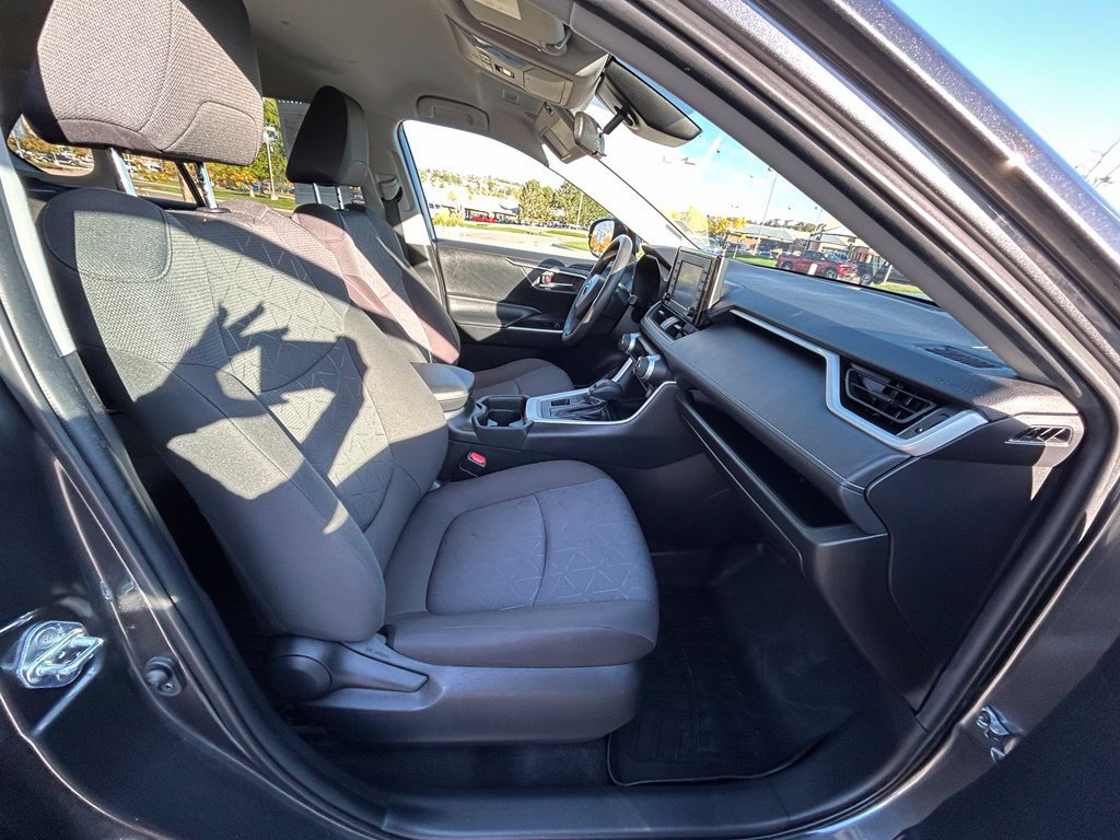 Used 2021 Toyota RAV4 XLE AWD/4WD image 31