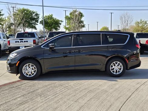 New 2026 Chrysler Pacifica Select FWD image 1