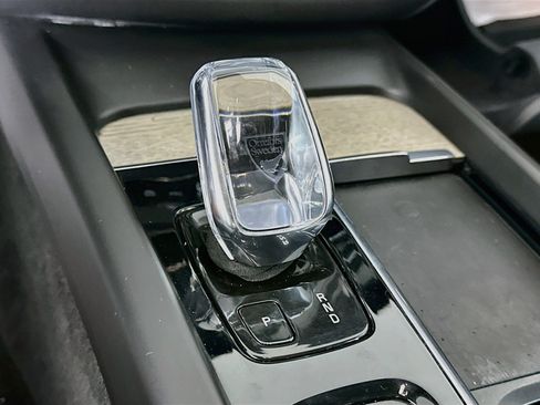 Used 2022 Volvo XC60 B5 Inscription w/ Advanced Package FWD image 25