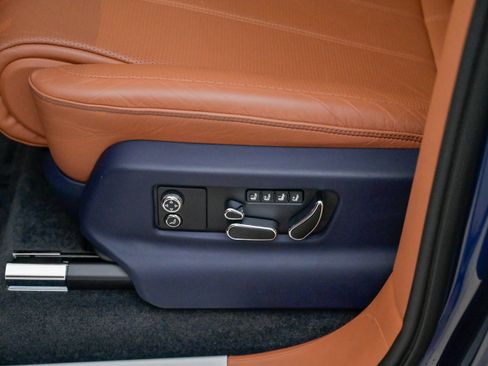 Used 2023 Bentley Bentayga image 17