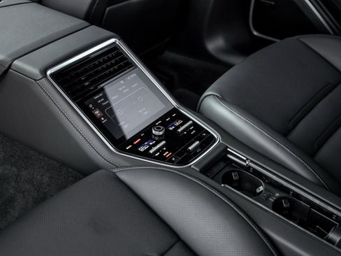 Certified 2023 Porsche Panamera GTS image 33