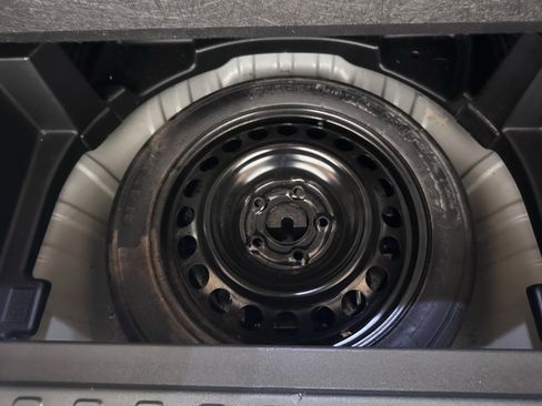 Used 2021 Chevrolet Equinox LT w/ Driver Convenience Package image 31