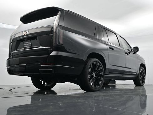 Used 2026 Cadillac Escalade ESV Platinum Sport w/ LPO, ONYX Package AWD/4WD image 32