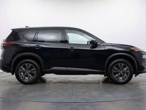 Used 2025 Nissan Rogue SV image 11