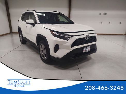 Used 2025 Toyota RAV4 XLE AWD/4WD image 1