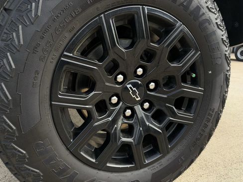 Used 2023 Chevrolet Colorado Trail Boss image 11