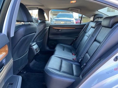 Used 2015 Lexus ES 300h image 12