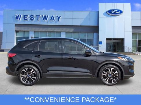 Used 2022 Ford Escape SE w/ SE Sport Appearance Package image 2