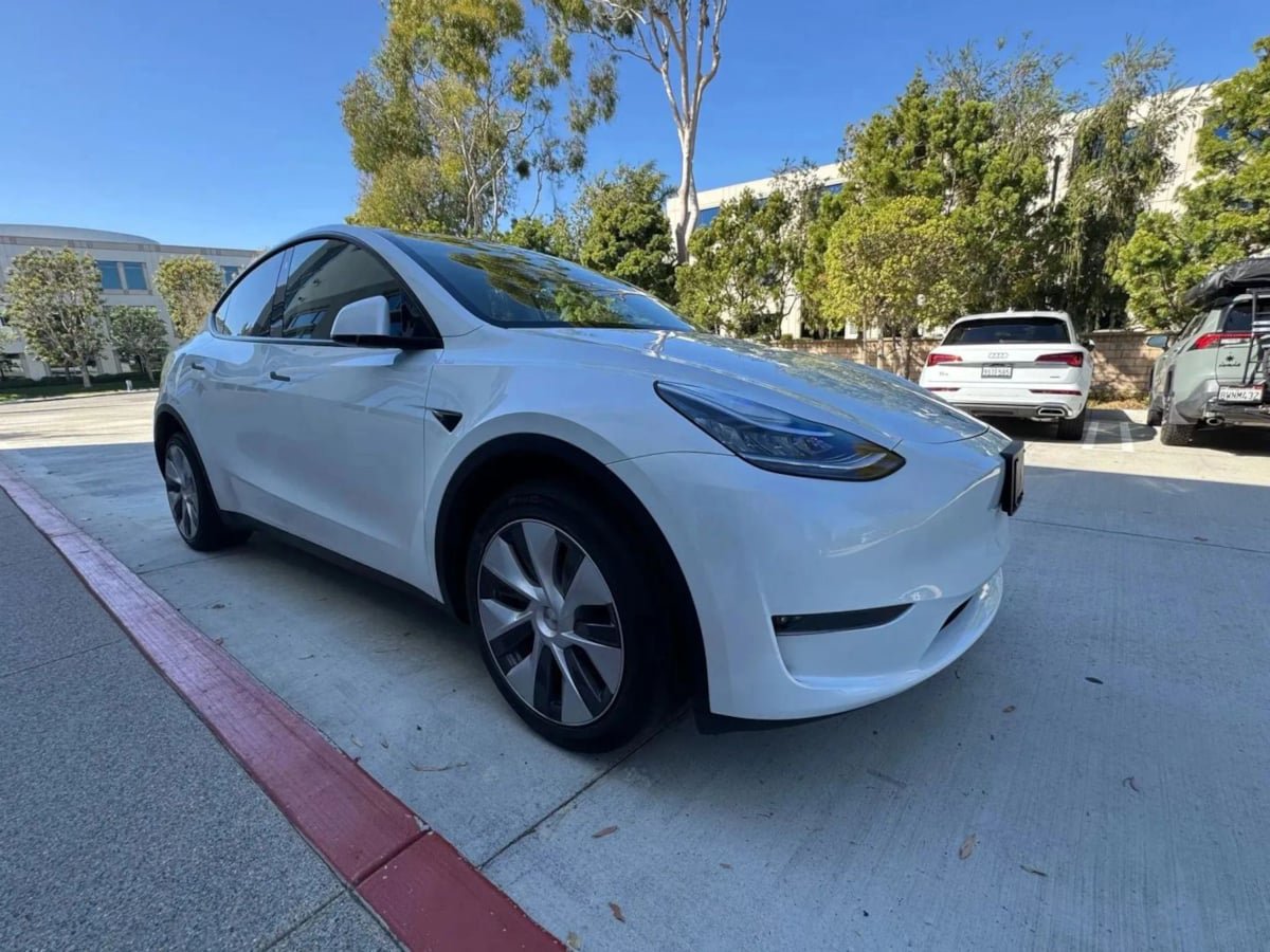 Used 2023 Tesla Model Y Long Range AWD/4WD image 3