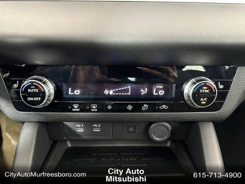 New 2025 Mitsubishi Outlander SE image 29