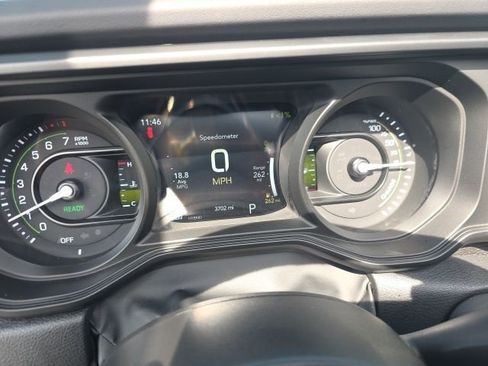 Used 2025 Jeep Wrangler Unlimited Sahara w/ Safety Group image 28