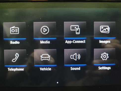 Used 2018 Volkswagen Golf SE image 25