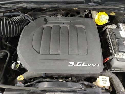 Used 2016 Chrysler Town & Country Touring w/ Driver Convenience Group image 30