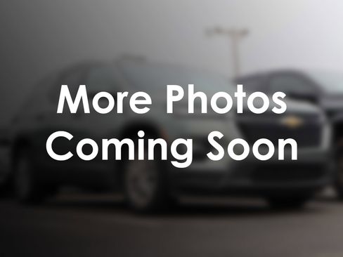 Used 2023 Chevrolet Traverse LT FWD image 2