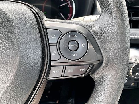 Used 2025 Toyota RAV4 XLE image 18