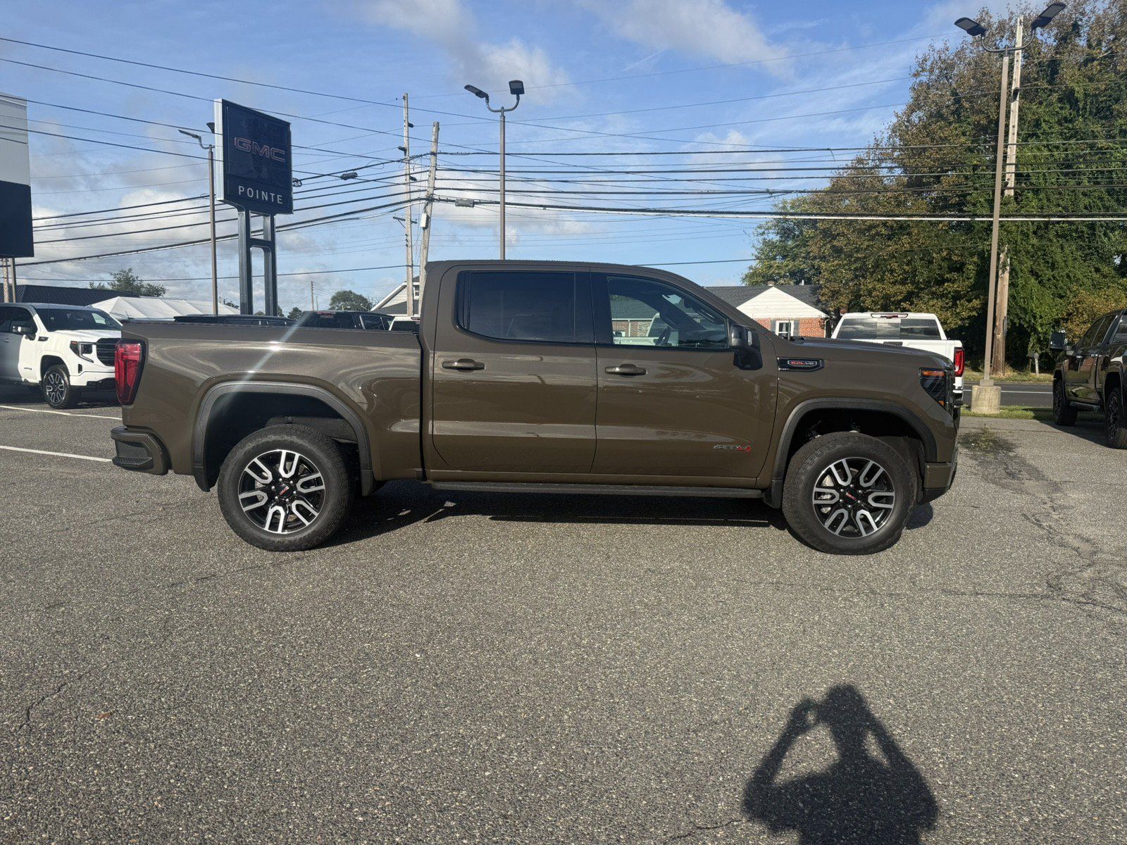 Used 2024 GMC Sierra 1500 AT4 w/ Technology Package AWD/4WD image 2