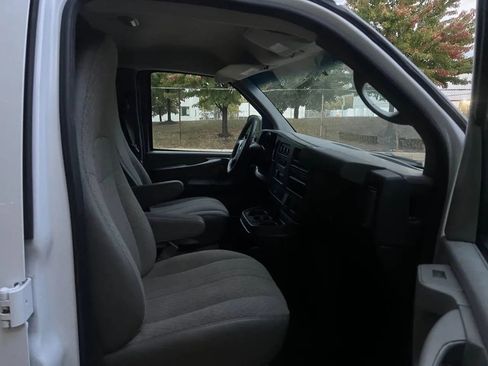 Used 2015 Chevrolet Express 2500 image 19