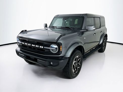 Used 2024 Ford Bronco Outer Banks AWD/4WD image 3