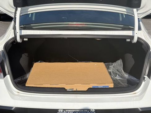 New 2026 Hyundai Elantra Limited FWD image 20