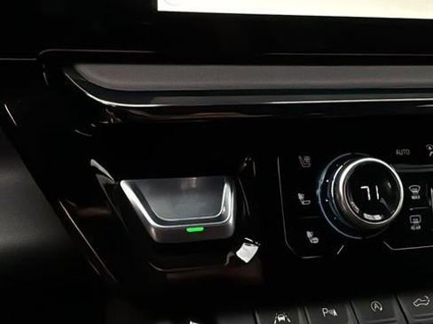 Used 2023 GMC Sierra 1500 AT4 w/ AT4 Premium Package image 23