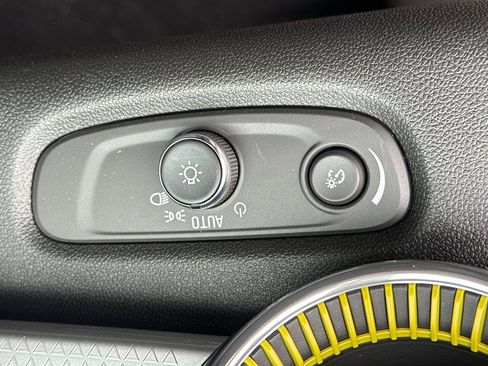 Used 2025 Chevrolet Trax LT w/ Driver Confidence Package image 15