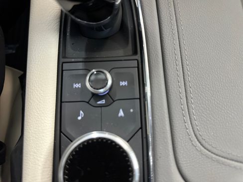 Used 2023 Cadillac XT6 Premium Luxury w/ Technology Package AWD/4WD image 17
