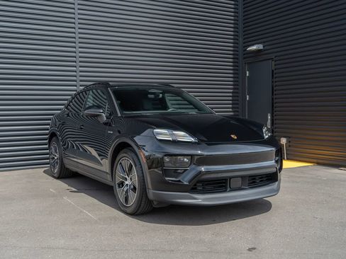 Used 2025 Porsche Macan Electric RWD image 7