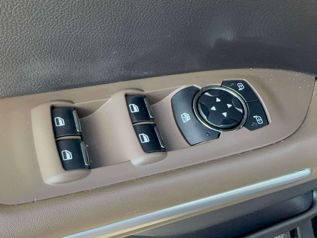 Used 2014 Lincoln MKZ FWD image 17