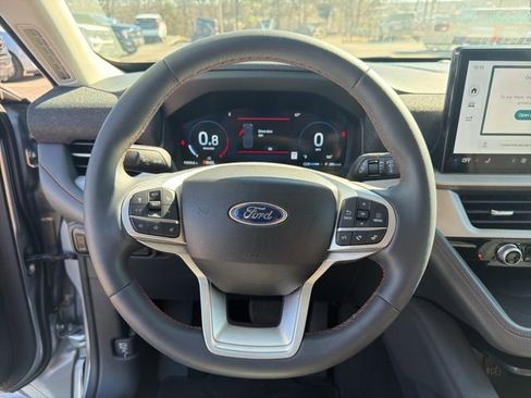 Used 2025 Ford Explorer Active image 7