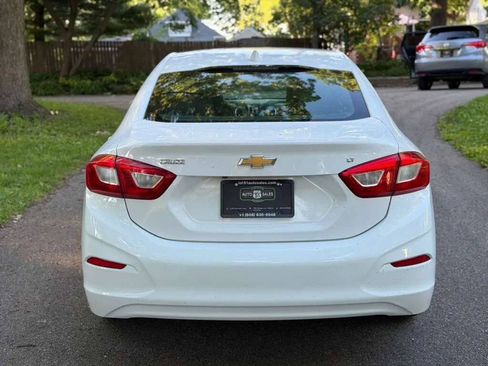 Used 2017 Chevrolet Cruze LT FWD image 5