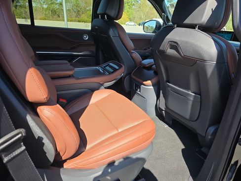 New 2026 Lincoln Navigator Reserve AWD/4WD image 11