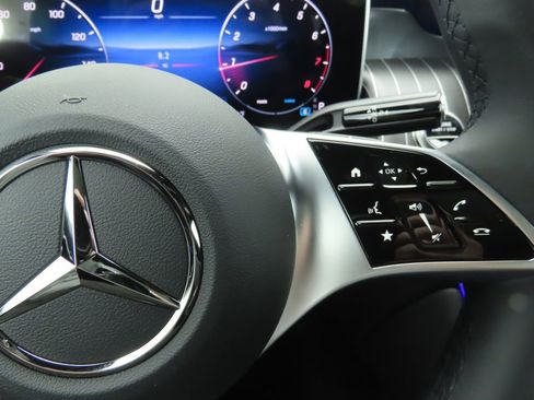 Certified 2025 Mercedes-Benz GLC 300 image 12