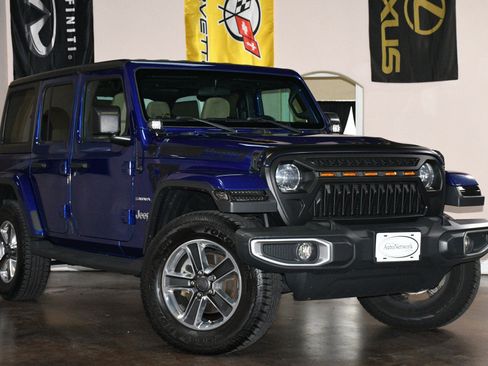 Used 2018 Jeep Wrangler Unlimited Sahara AWD/4WD image 3